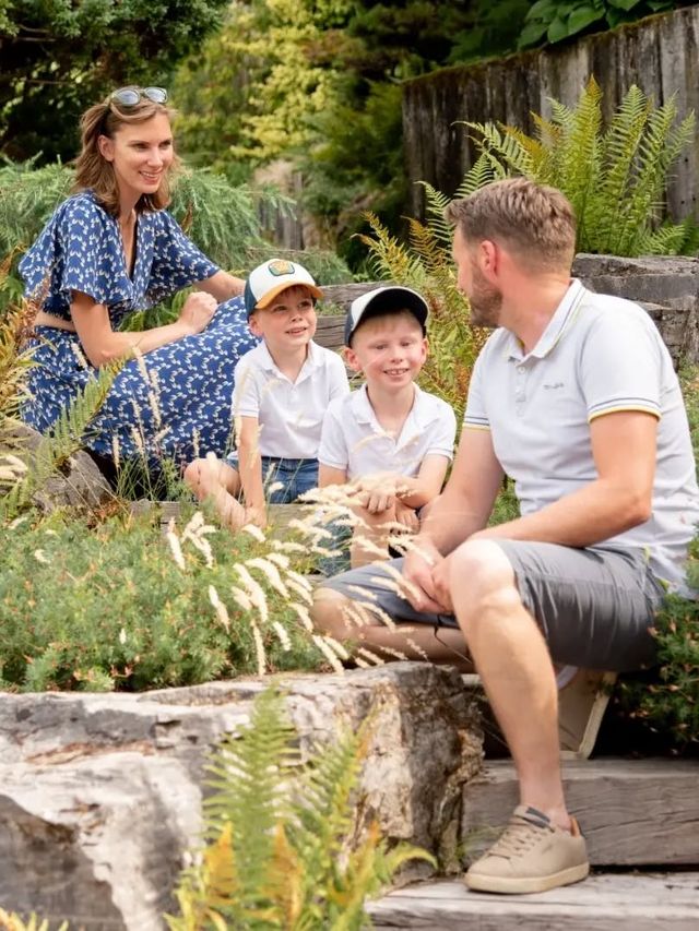 Parce que certaines images n'ont pas besoin de longs discours... La joie, le bonheur d'être en famille, de rigoler, de profiter tous ensemble, et de se créer des souvenirs !

Voilà ce que je propose, des moments doux, naturels, lumineux, mais surtout des moments vrais.

Des instants hors du temps pour se rappeler juste le bonheur d'être ensemble.

#photographebesançon

#photographefamillebesançon

#photographefamille #famille #mamanbisontine