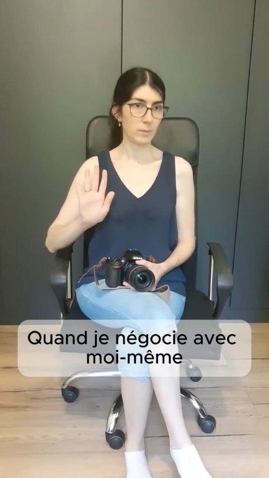Vous aurez sans doute la ref... 😂 

Et oui je sais on est tous les mêmes ! 4500 photos dans nos téléphones (si pas plus ?!), des selfies, des instants qu'on ne regardera peut être plus, alors que certains moments valent vraiment le coup ! 

En tant que photographe je ne déroge pas, je passe mes journées à faire des clichés de mon fils, MAIS je m'efforce de prendre le temps de faire de BELLES photos, pour des souvenirs qui restent aussi ! (vous savez celle où je ne suis pas en selfie avec lui par exemple !)

Parce que le selfie avec maman c'est bien, mais des clichés tous ensemble en famille qu'on a envie d'avoir accroché dans le salon c'est quand même sympa aussi ! 😄

Alors si toi aussi t'as envie de prendre le temps de vivre un moment vrai et d'en avoir de doux souvenirs, écris moi ! T'es au bon endroit  💌

#kaamelott
#photographedoubs
#photographedevie #maternite #photodefamille