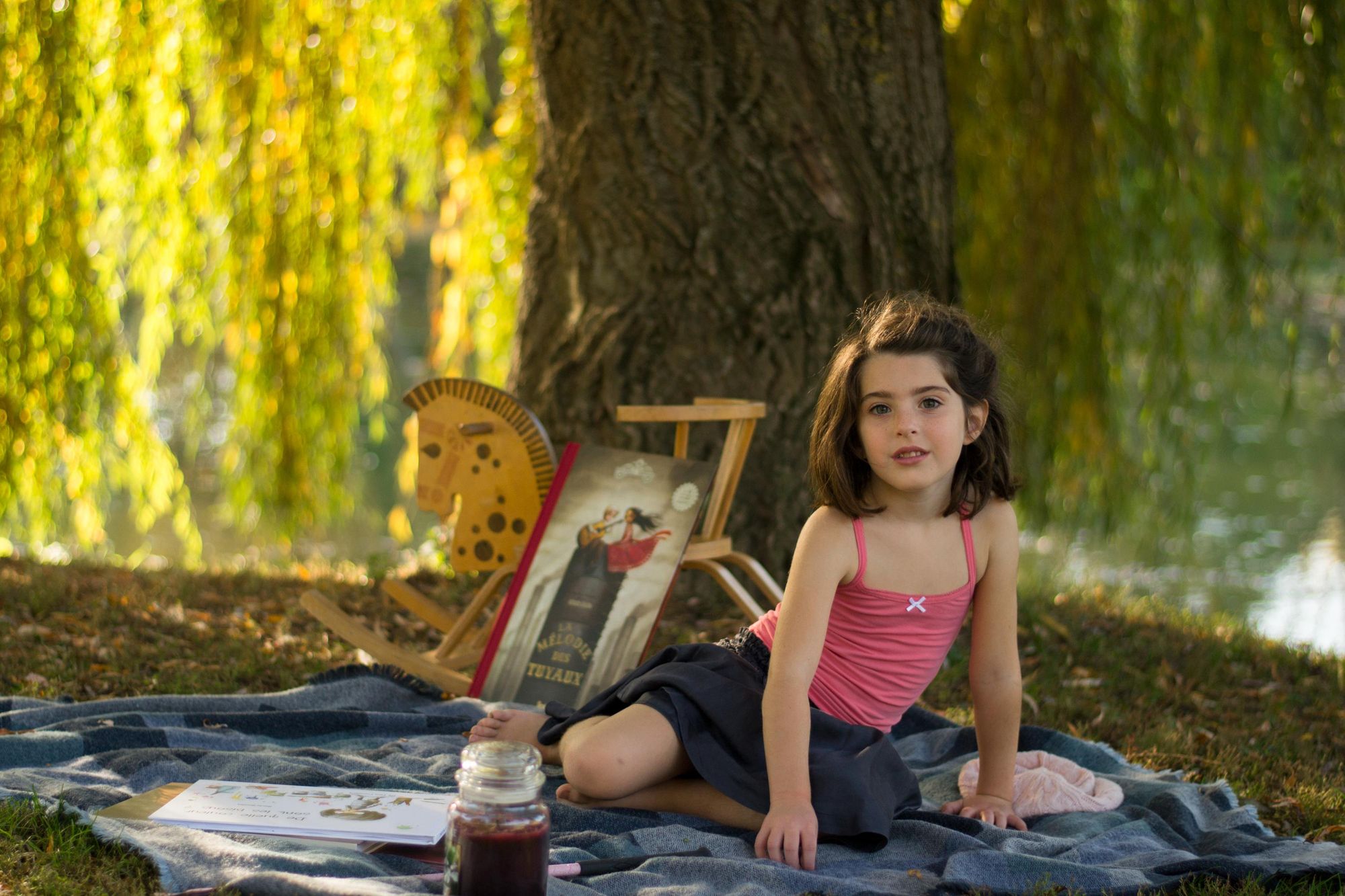 portrait d'enfant lors d'une session famille dans un parc proche de Besançon