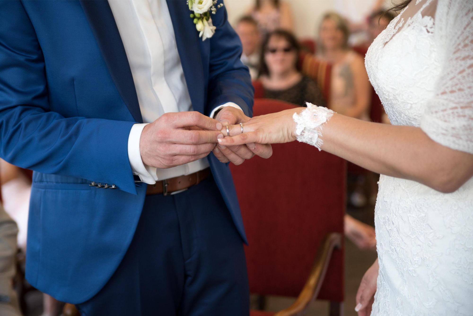 passage des alliance, cérémonie laique, mariage chic et intemporel, dans le grand est