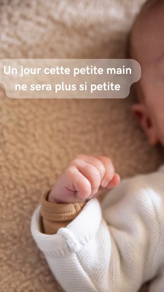 Parce qu'un jour ces photos deviendront de précieux souvenirs, pour vous. 

Pour vous rappeler des détails, de ces si petits pieds, de cette petite bouche, de ces petits doigts qui vous cherchent...

Mais aussi pour lui, pour cet enfant au cœur de l'attention. Il percevra par ces images, votre amour inconditionnel, votre famille où il grandit et cet émerveillement palpable à son arrivée.

Un jour, ces images sont tout ce qu'il nous reste de ces SI précieux instants de vie, que nous ne voyons pas dans notre quotidien de jeunes parents et qui, des mois, des années plus tard nous manquent tant...

Un jour aussi, ces images se transmettront à la génération d'après pour conter l'arrivée de papi/mamie "quand il/elle était tout petit(e )" et ça c'est encore plus incroyable...

#PhotographeMariageDoubs #naissance #SouvenirsDeFamille #PhotographeDoubs  #PhotographeFrancheComte