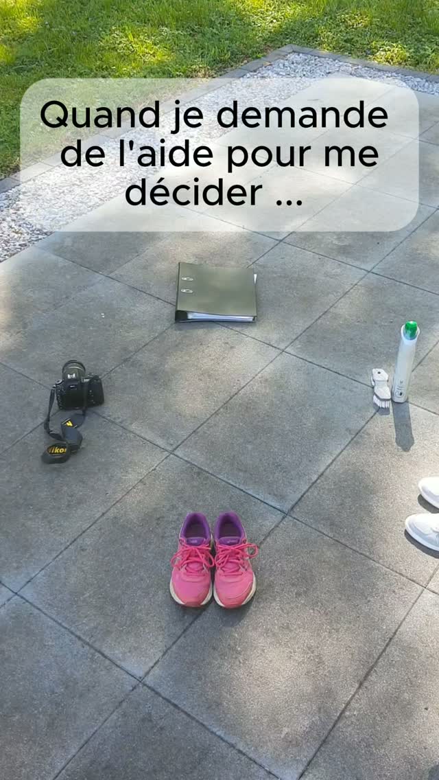Quand le jeu de la bouteille choisit “sport”... mais que mon vrai choix à moi reste "photo" 😄📸 !

Entre ménage, sport et administratif, devine qui a encore gagné ?

Spoiler alert : l’appareil photo gagne souvent ( toujours ✨ ?!) 

Et toi, tu aurais choisi quoi ?
Team sport, ménage, administratif, photo ou autres? 👇

#photographe #photographebesançon #reelsinstagram #photographeprofessionnelle #viedefreelance behindthescenes instareels photographiedevie photographemariage photographiefamille